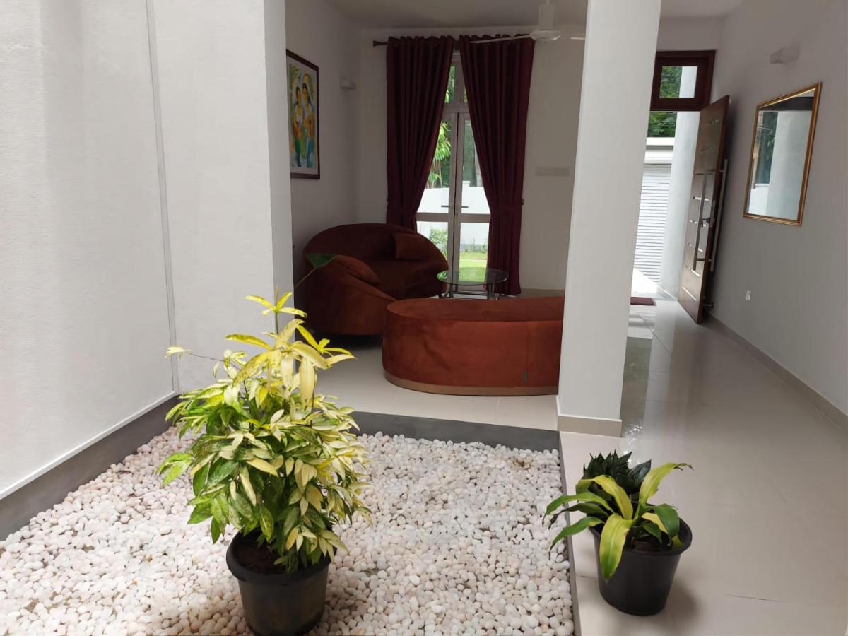Oesis - Stylish Villa Steps From Historic Galle Fort Ngoại thất bức ảnh