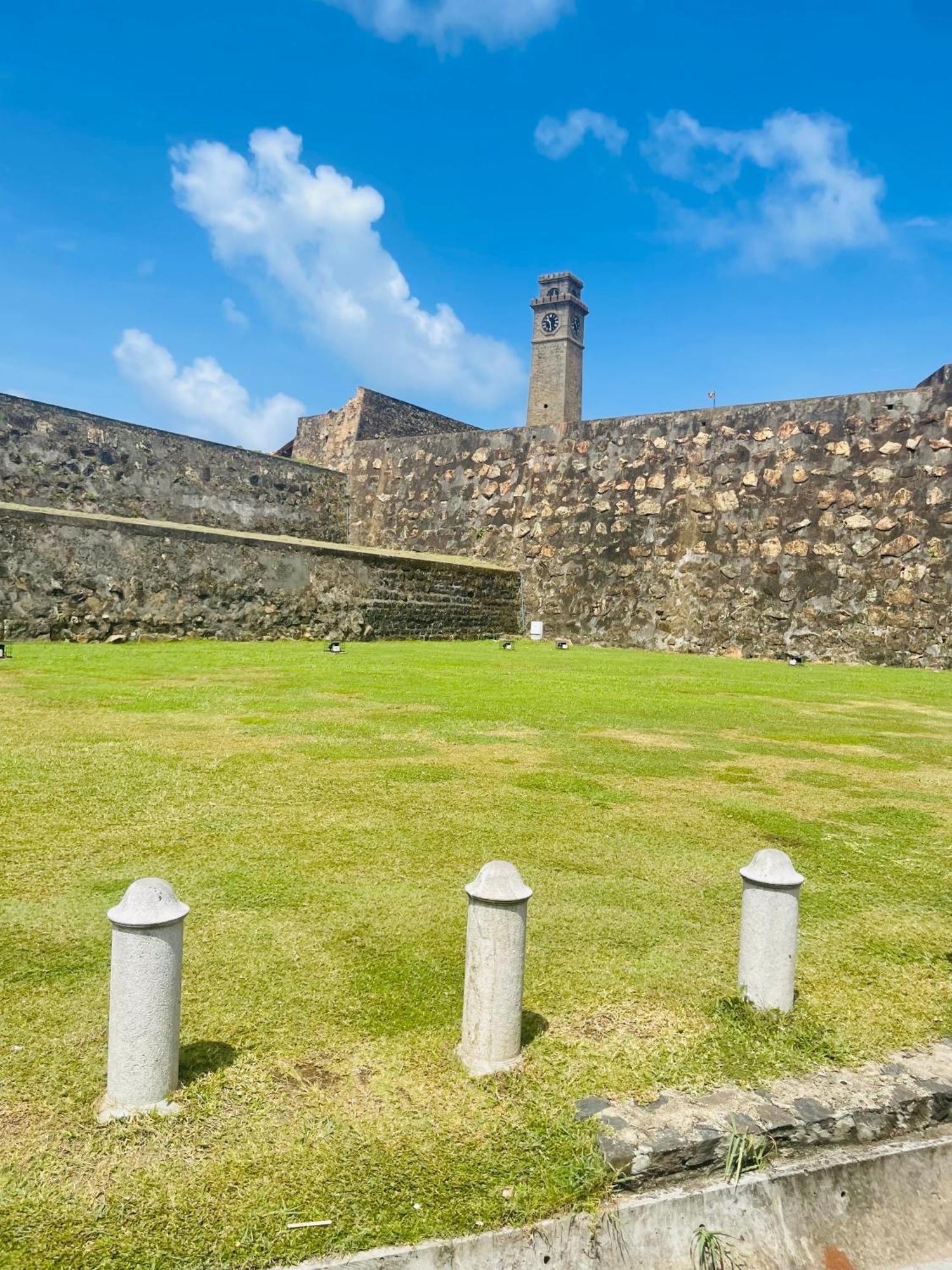 Oesis - Stylish Villa Steps From Historic Galle Fort Ngoại thất bức ảnh