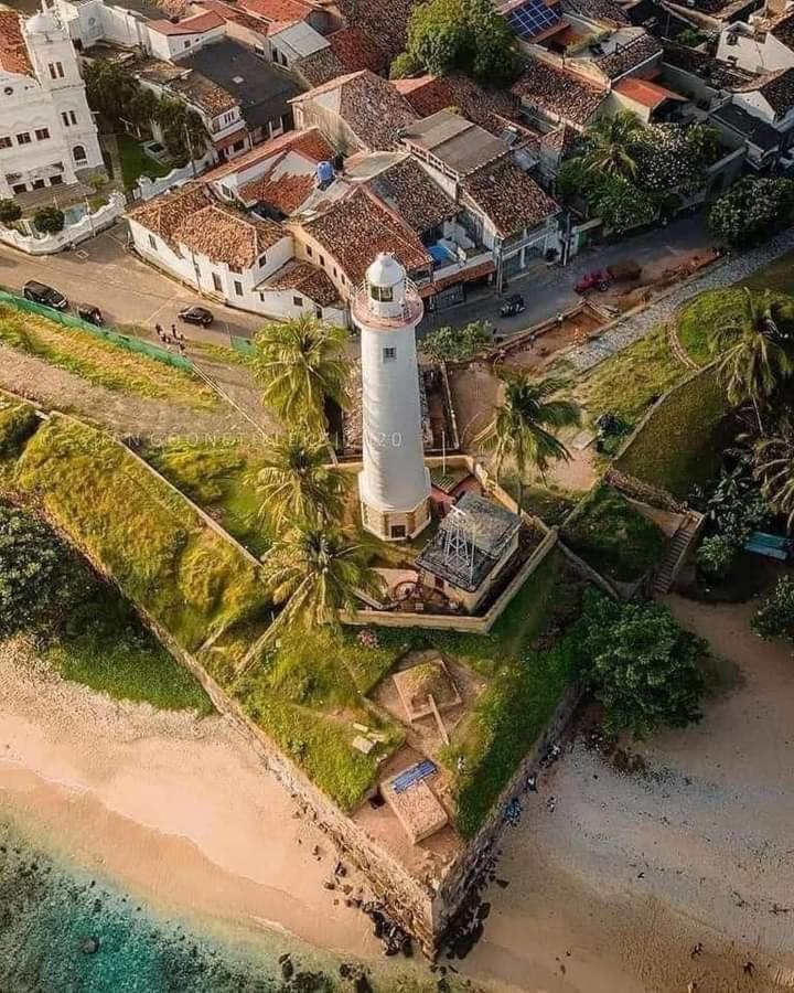 Oesis - Stylish Villa Steps From Historic Galle Fort Ngoại thất bức ảnh