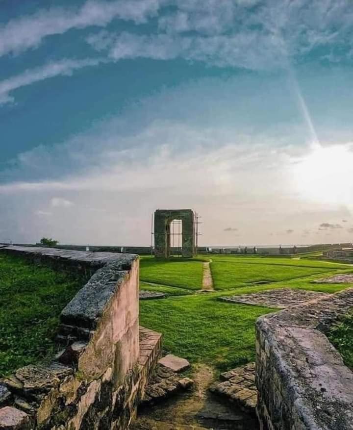 Oesis - Stylish Villa Steps From Historic Galle Fort Ngoại thất bức ảnh